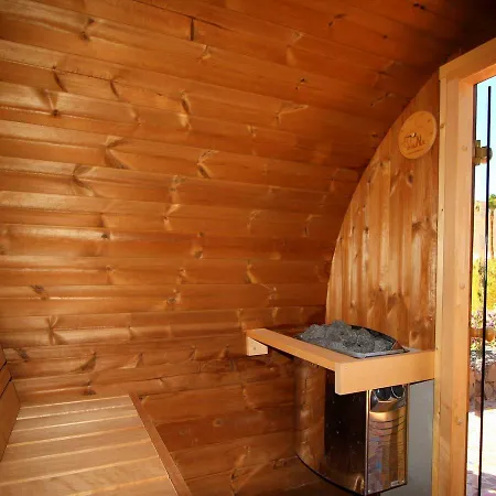 Niro - Sauna, Beheizter Pool, Billiard Tisch, Tischtennis Ferienhaus